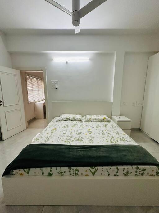 White House Sky View Theatre Villa In Gachibowli 外观 照片
