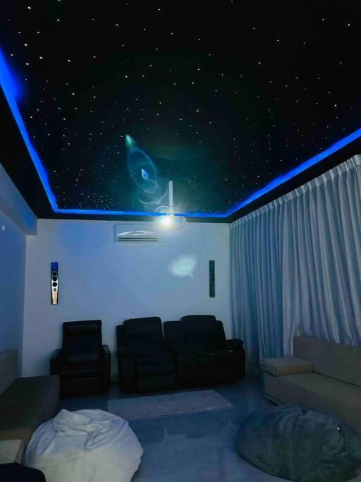 White House Sky View Theatre Villa In Gachibowli 外观 照片
