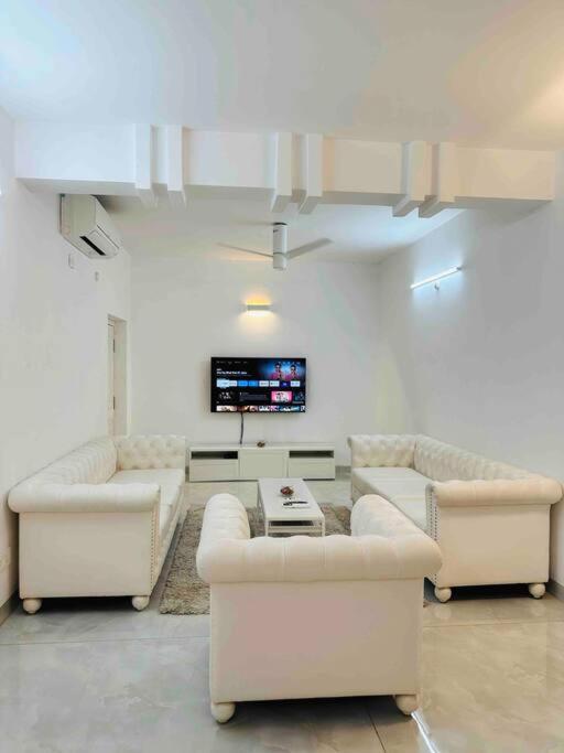 White House Sky View Theatre Villa In Gachibowli 外观 照片
