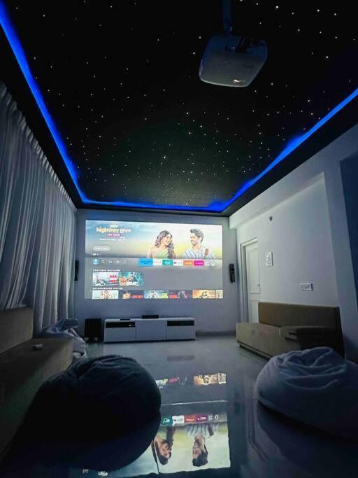 White House Sky View Theatre Villa In Gachibowli 外观 照片